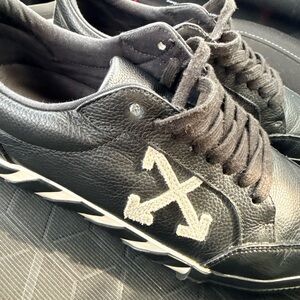 Off-White Black and White Men's Sneakers